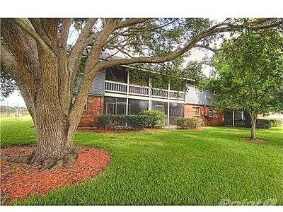 Building Photo - 200 Country Club Dr