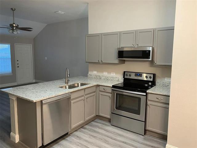 Building Photo - 2101 Wildwood Dr