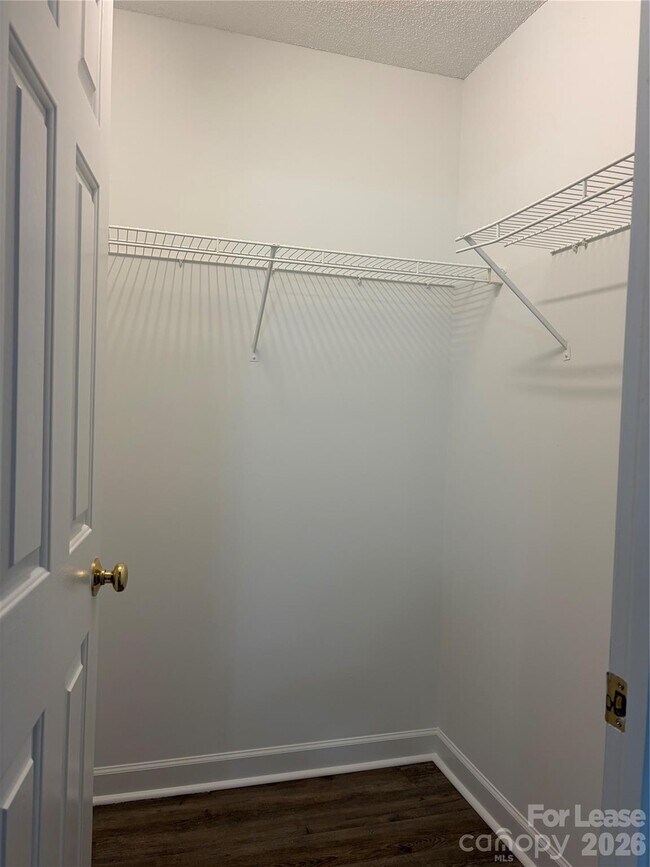 Building Photo - 4924 Aldersbrook Dr