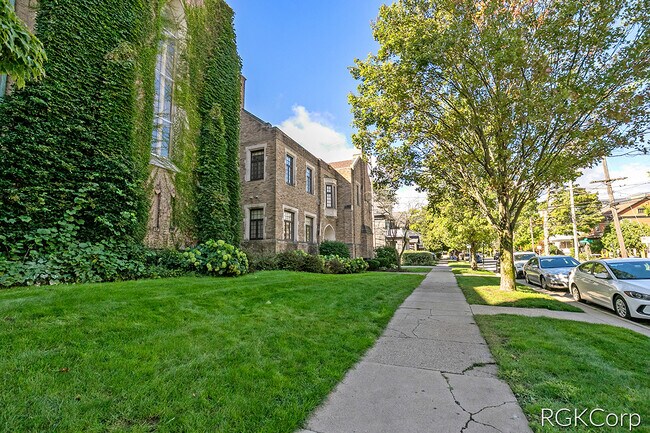 Tucked in historic heritage hill - 253 Prospect Ave NE