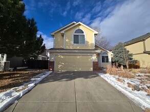 Building Photo - Charming 3 Bedroom Single Family Home