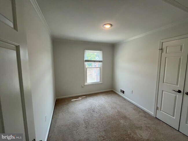 Building Photo - 6017 Cromwell Pl