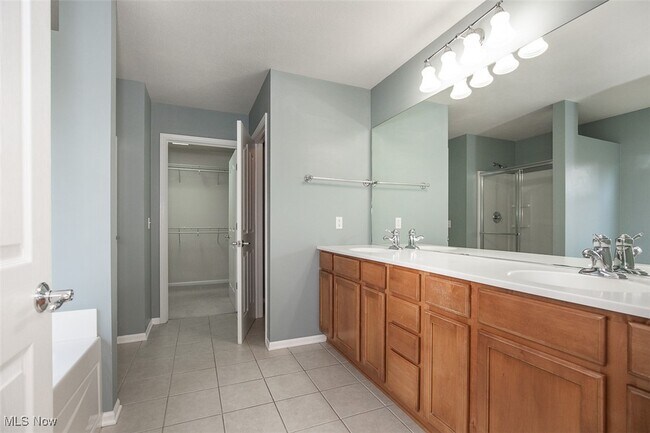 Building Photo - 2553 Seton Dr