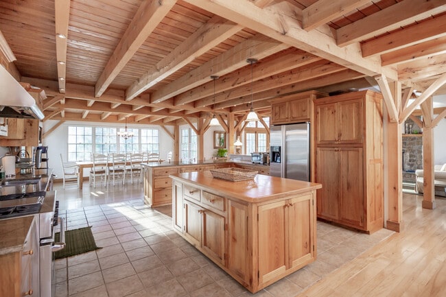 Building Photo - 221 Merchants Path