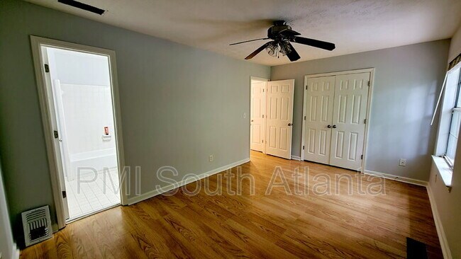 Building Photo - 1070 Huntington Trce SE