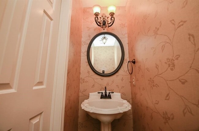 Building Photo - 16714 Colony Terrace Dr