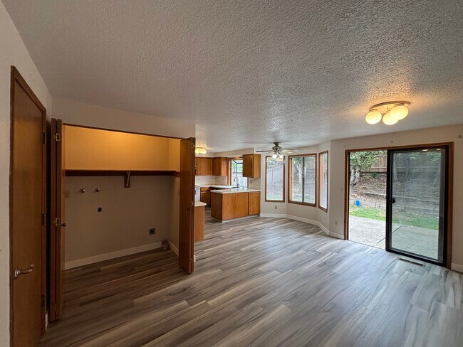 Building Photo - 7050 SW 174th Ave