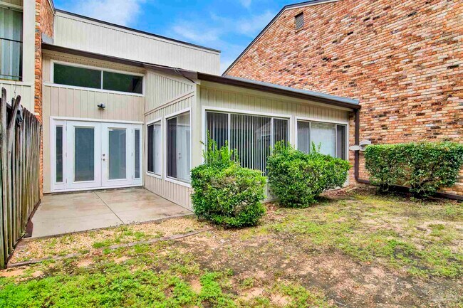 Building Photo - 4707 Huron Dr