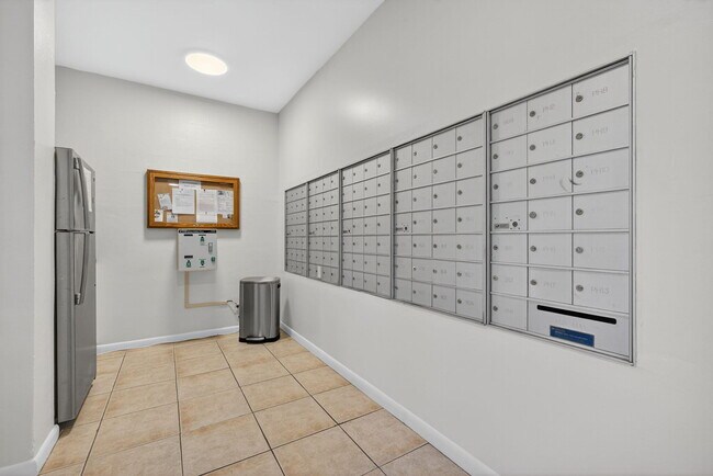 Building Photo - 2600 N Flagler Dr