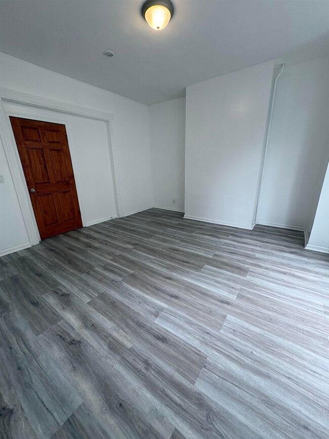 Building Photo - 139 Clifton Ave