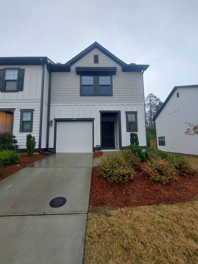 Primary Photo - Newly Renovated Beautiful Townhome for Ren...