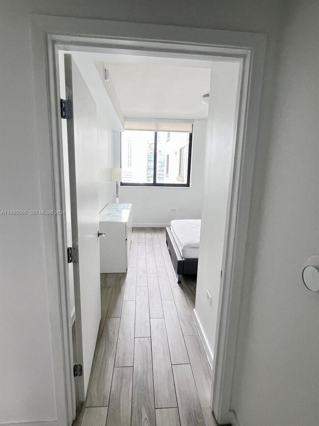 Building Photo - 999 SW 1st Ave