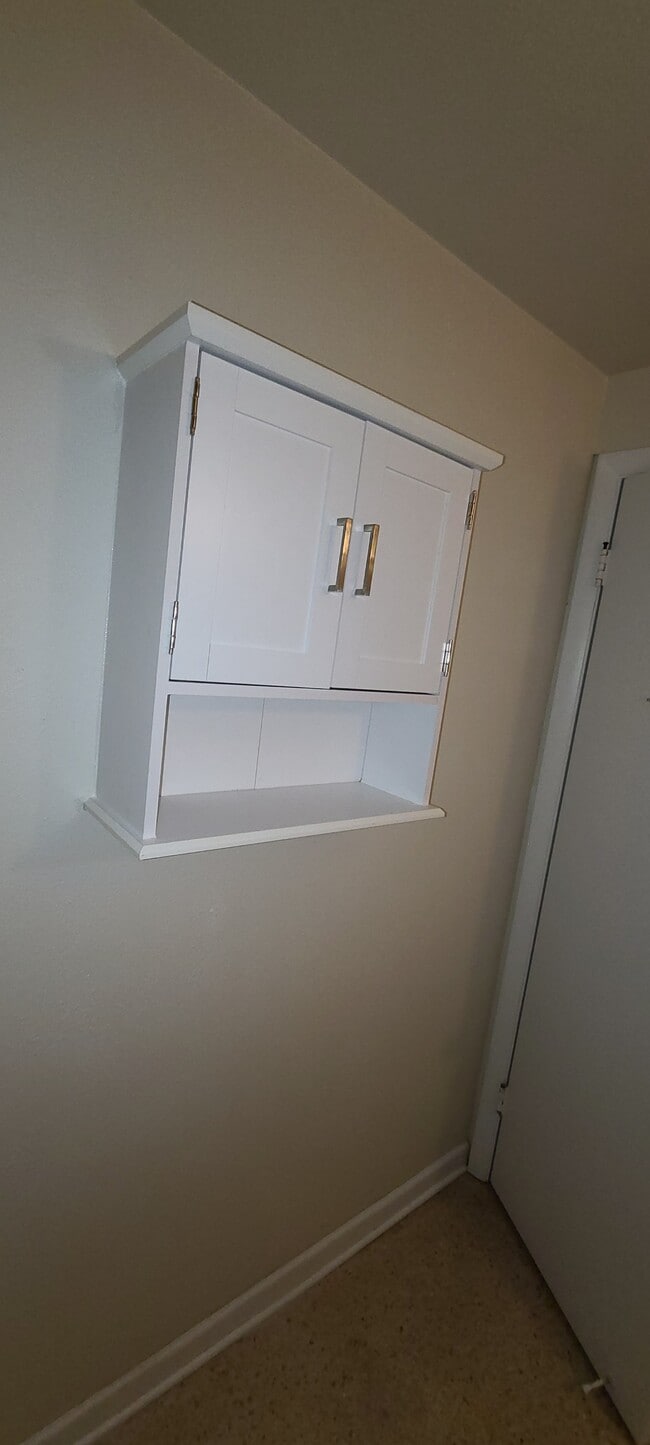 Building Photo - 486 Pinewood St