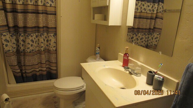 Building Photo - 2 Bedroom 2 bathroom Boat Deep Furnished Home