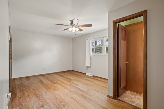 Building Photo - 1305 Jake Ln