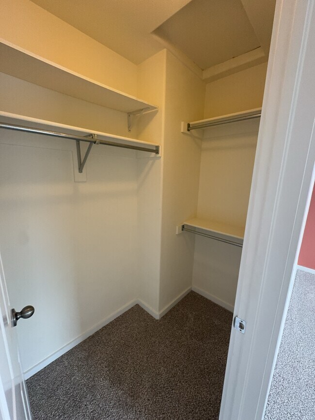 Building Photo - 5198 Dovetail Ln