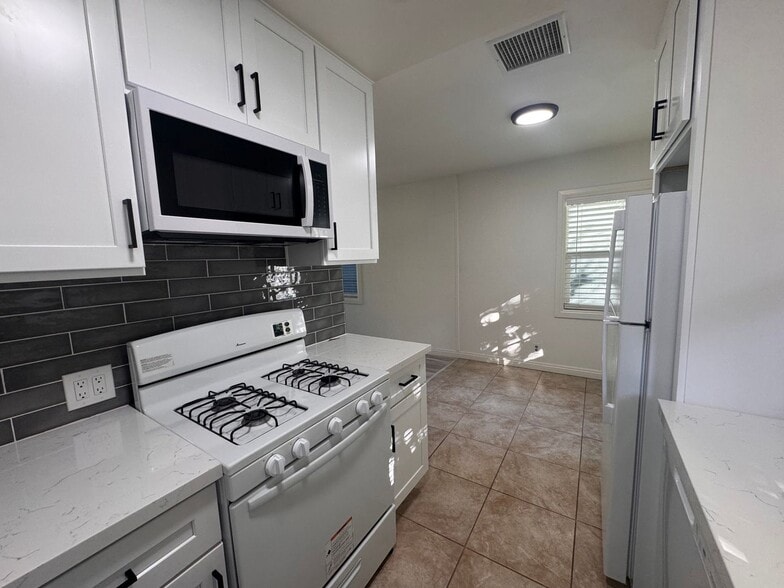 Building Photo - Charming Renovated 3-Bedroom Home in Tarza...