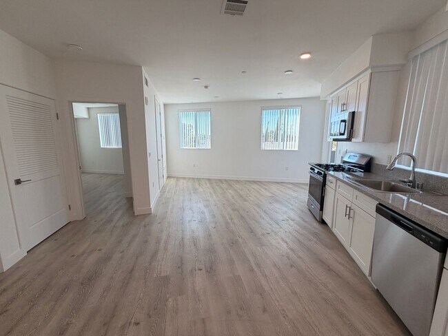 Interior Photo - YaYa Glenoaks, LLC