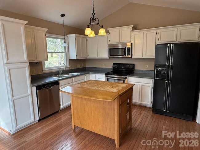 Building Photo - 1908 Thurmond Pl