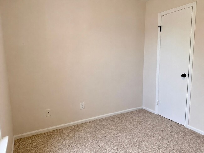 Building Photo - Gorgeous Single Family 4 bedroom furnished rental in Green Run