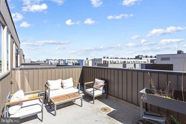 Building Photo - 2006 Northbank Pl