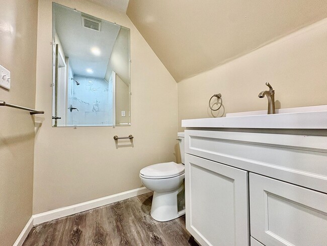 Building Photo - Updated South Bend Gem!