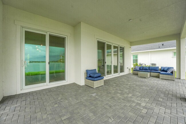 Building Photo - 601 Hookline Cir