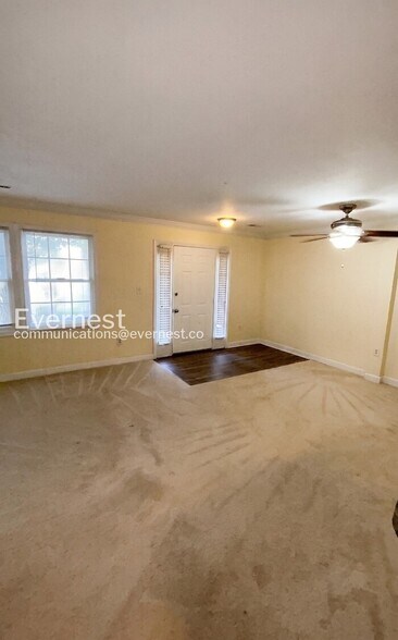 Building Photo - 12135 Salemtown Dr