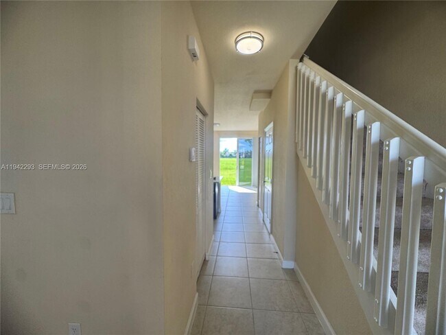 Building Photo - 134 SE 28th Ter