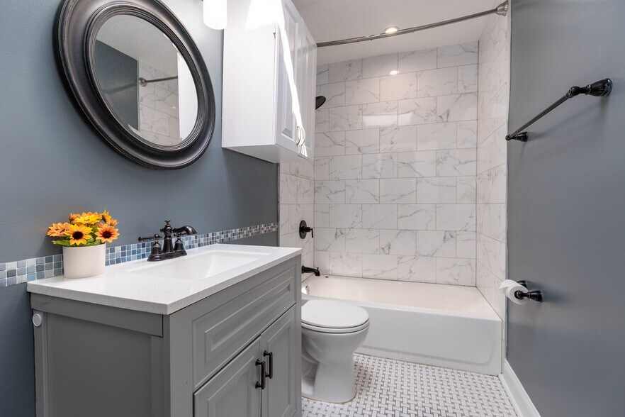 Upstairs Bathroom - 3922 E Capitol St NE