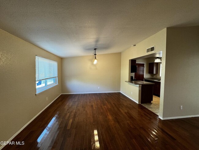 Building Photo - 8700 Lakehurst Rd