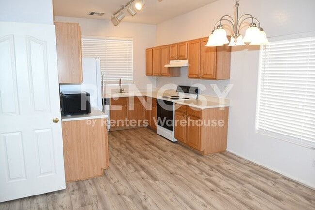 Building Photo - Ideal 3 Br 2 Ba 2 Cg Home Near Loop 303 & Greenway in Surprise!