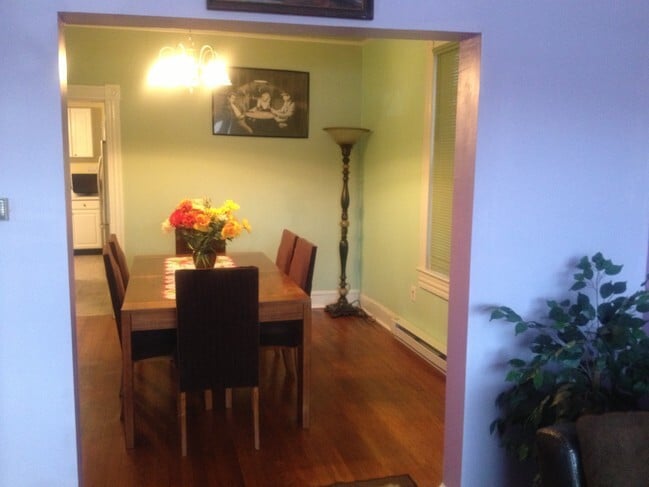 Building Photo - 221 E Potomac St