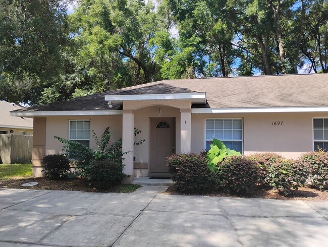 Building Photo - Ocala Duplex