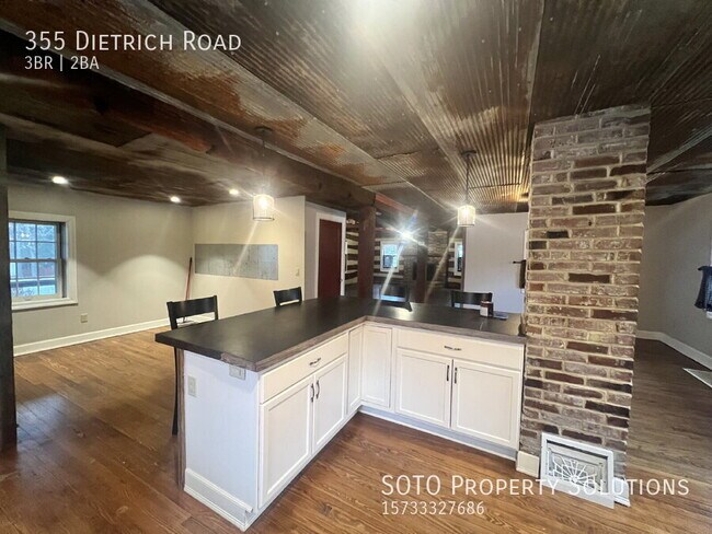 Building Photo - 355 Dietrich Rd