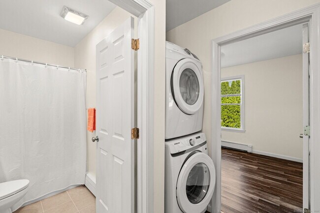 Building Photo - 143 Kneen St