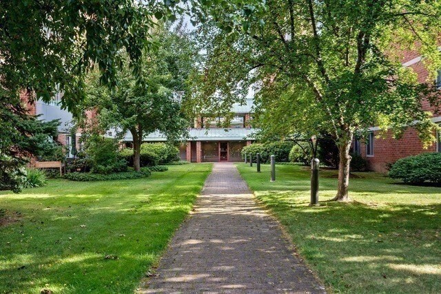 Building Photo - 193 Oak St