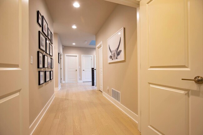Building Photo - 1498 Elk Run Pl SE