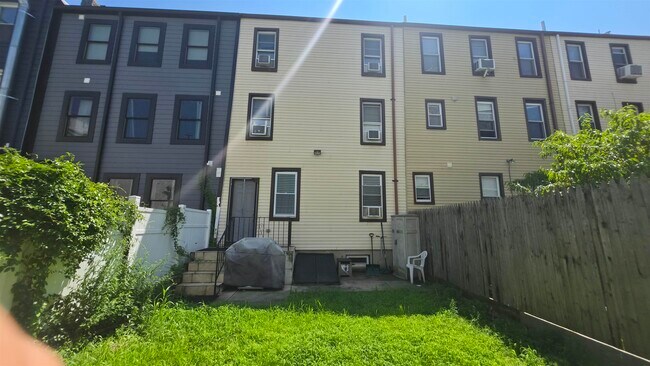 Building Photo - 77 Colgate St