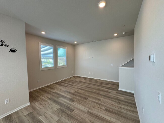 Building Photo - 2 Bedrooms 2.5 Bathrooms condo