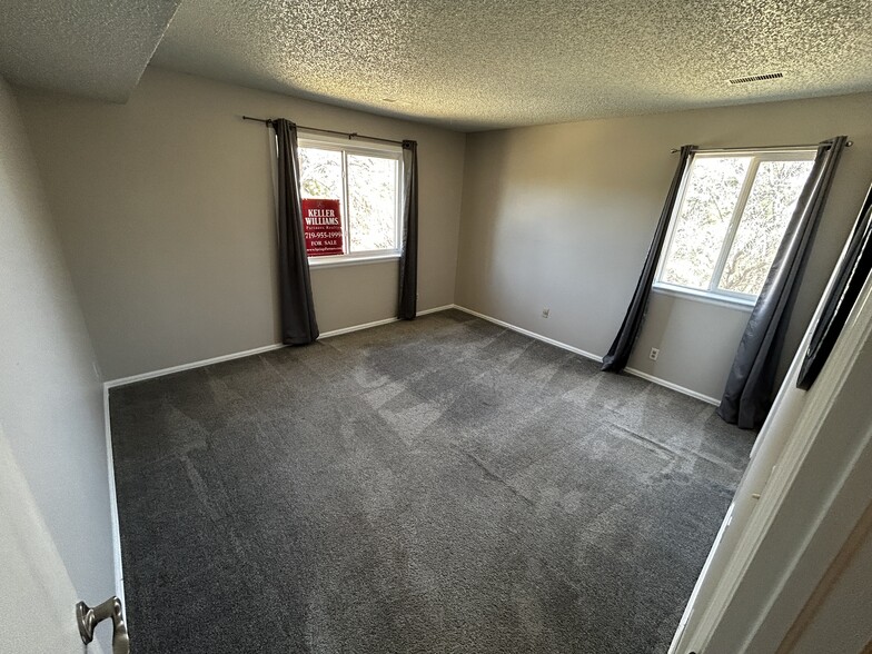 Building Photo - 810 Tenderfoot Hill Rd