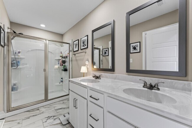 Building Photo - 950 Tufnel Dr