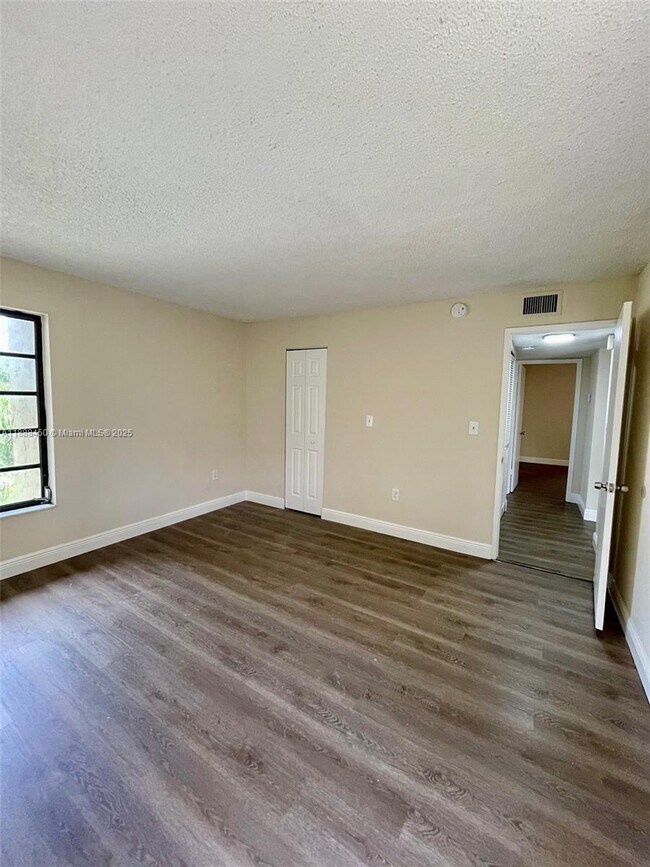 Building Photo - 9015 SW 125th Ave