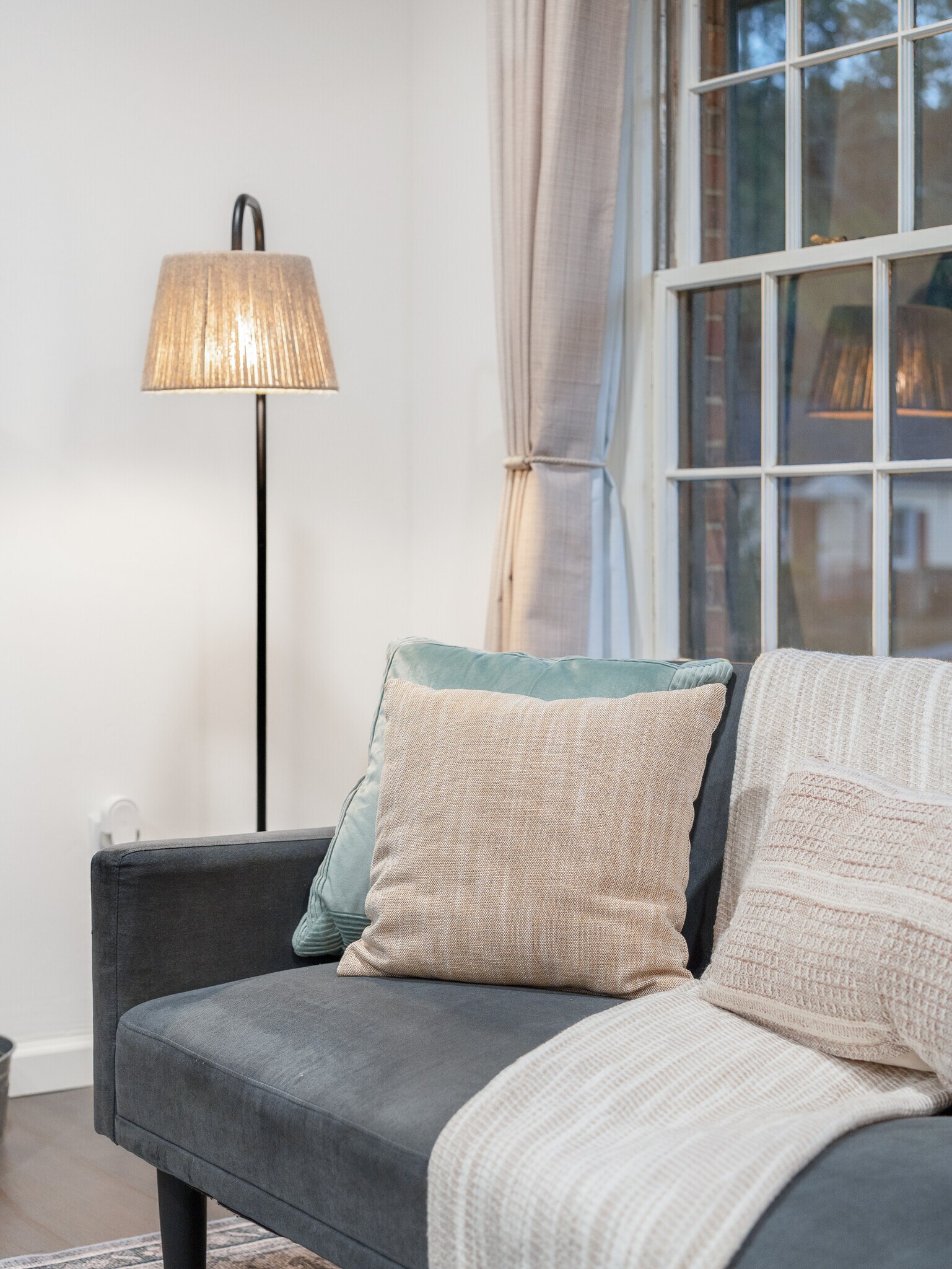 Building Photo - 1464 E 41st St