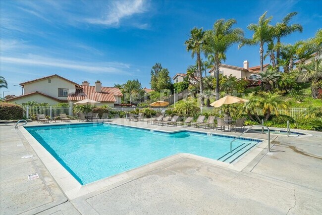 Building Photo - ***Beautiful 3 bed / 2.5 bath / 1,975 sqft House in the Vista/Shadowridge Neighborhood - Availabl...