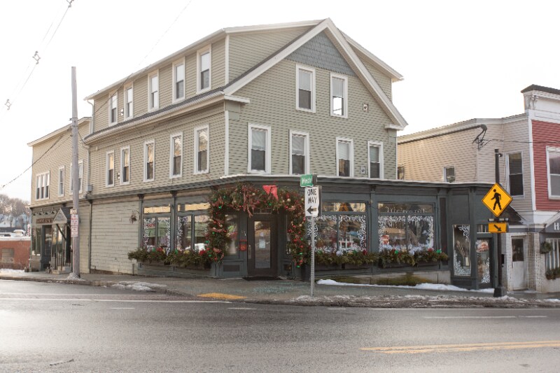 Building Photo - 150 Main St