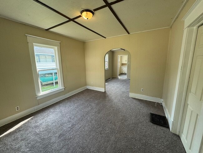 Building Photo - 124 N Beard St