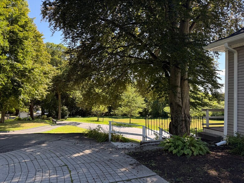 GREEN SPACE - 190 Institute Rd