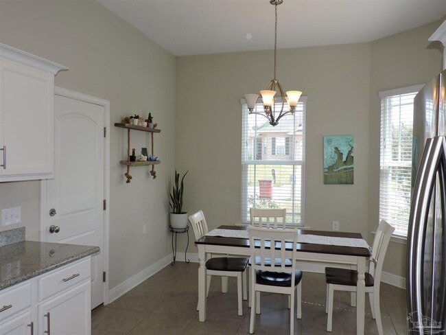 Building Photo - 5643 Vendome Ct