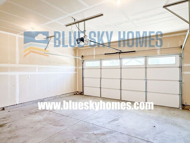 Building Photo - 4112 E Blueberry St